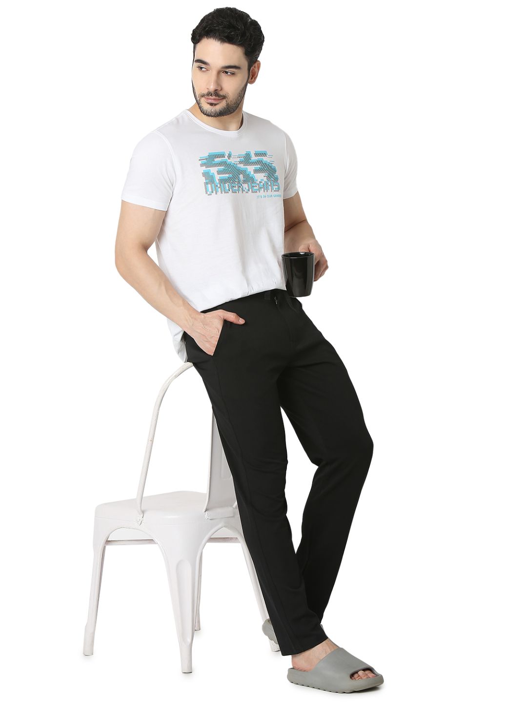 Underjeans By Spykar Men Black Cargo Pant