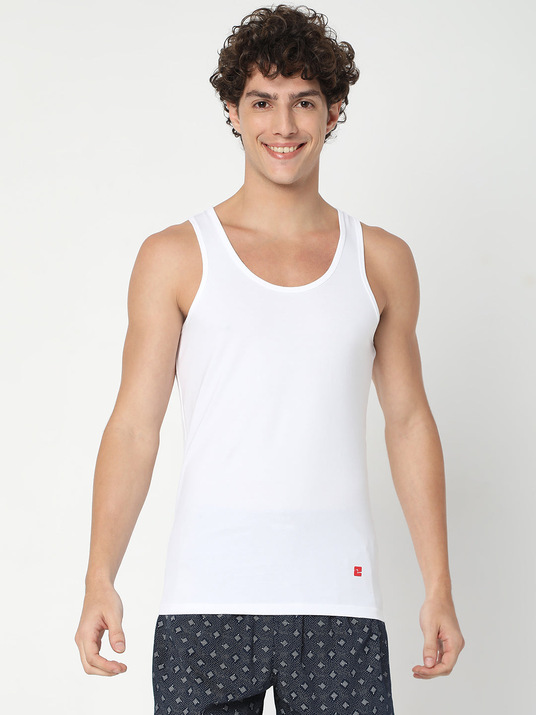 Men White Cotton Blend Regular Fit Vest - Underjeans By Spykar