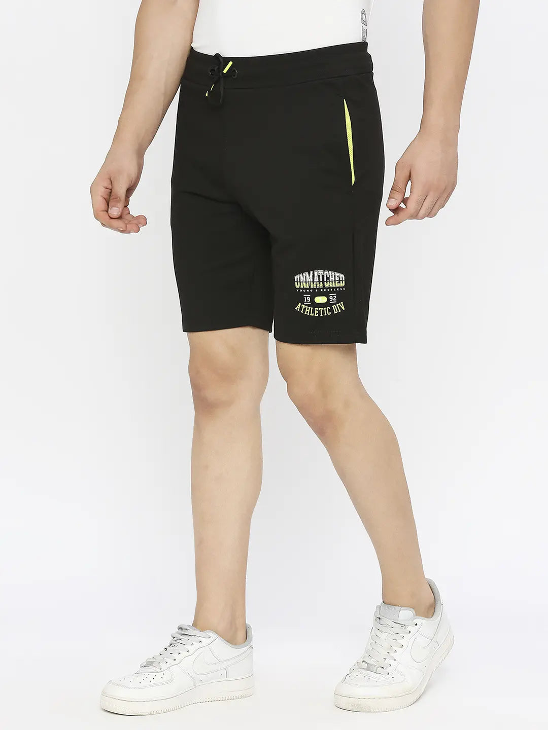 Spykar Men Black Blended Regular Fit Knee Length Plain Shorts