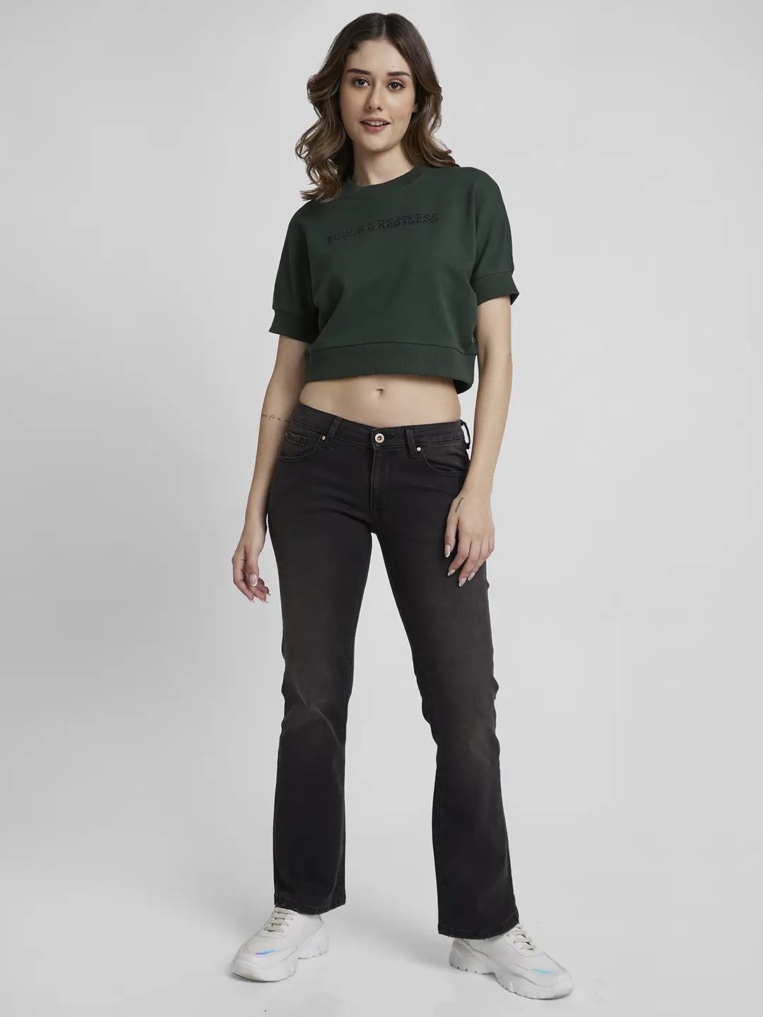 Spykar Women Malachite Blended Regular Fit Round Neck Plain Crop Sweatshirt