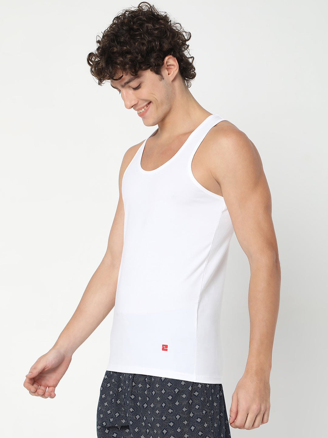 Men White Cotton Blend Regular Fit Vest - Underjeans By Spykar