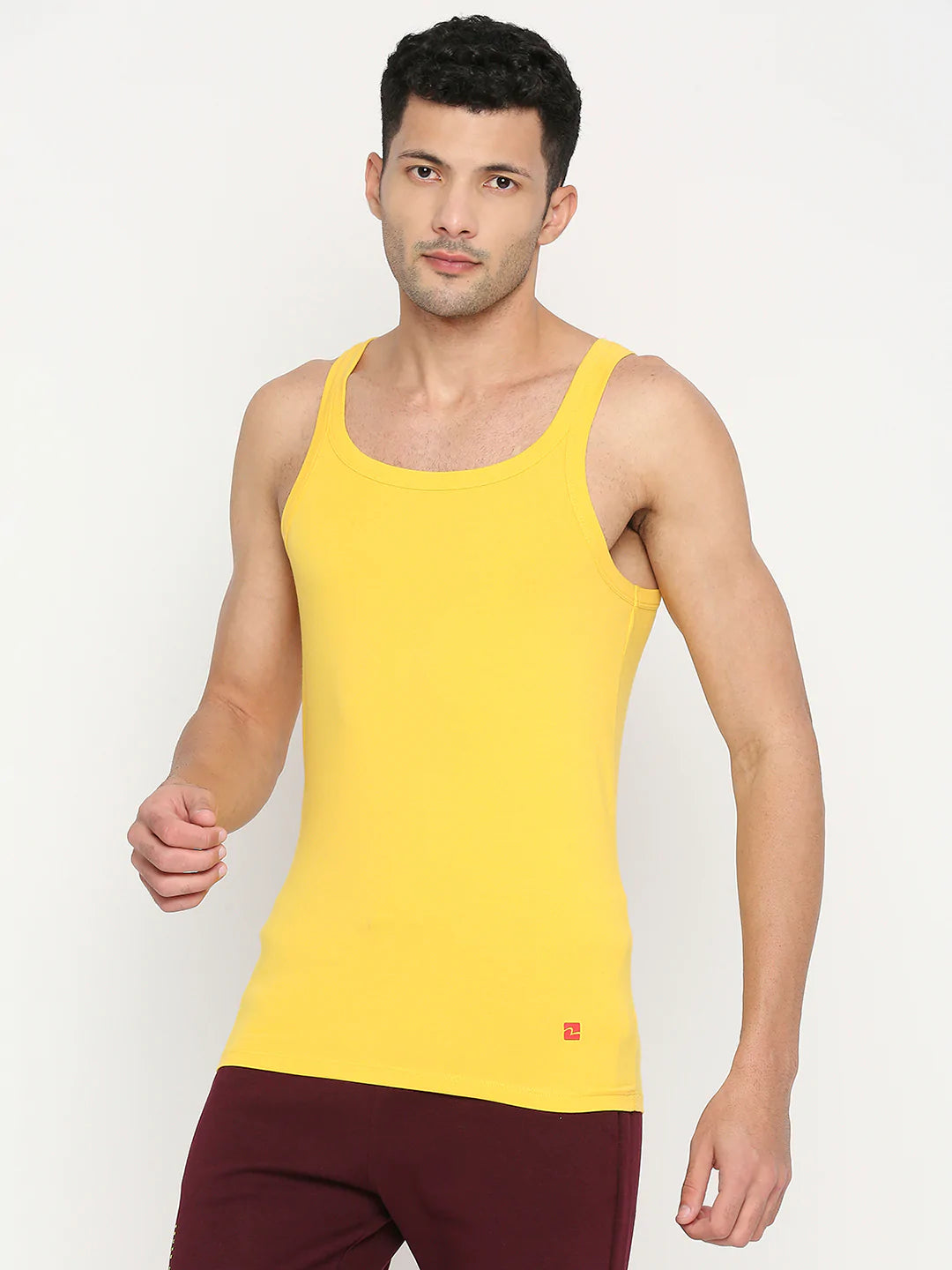 Men Yellow Cotton Blend Vest - Underjeans By Spykar