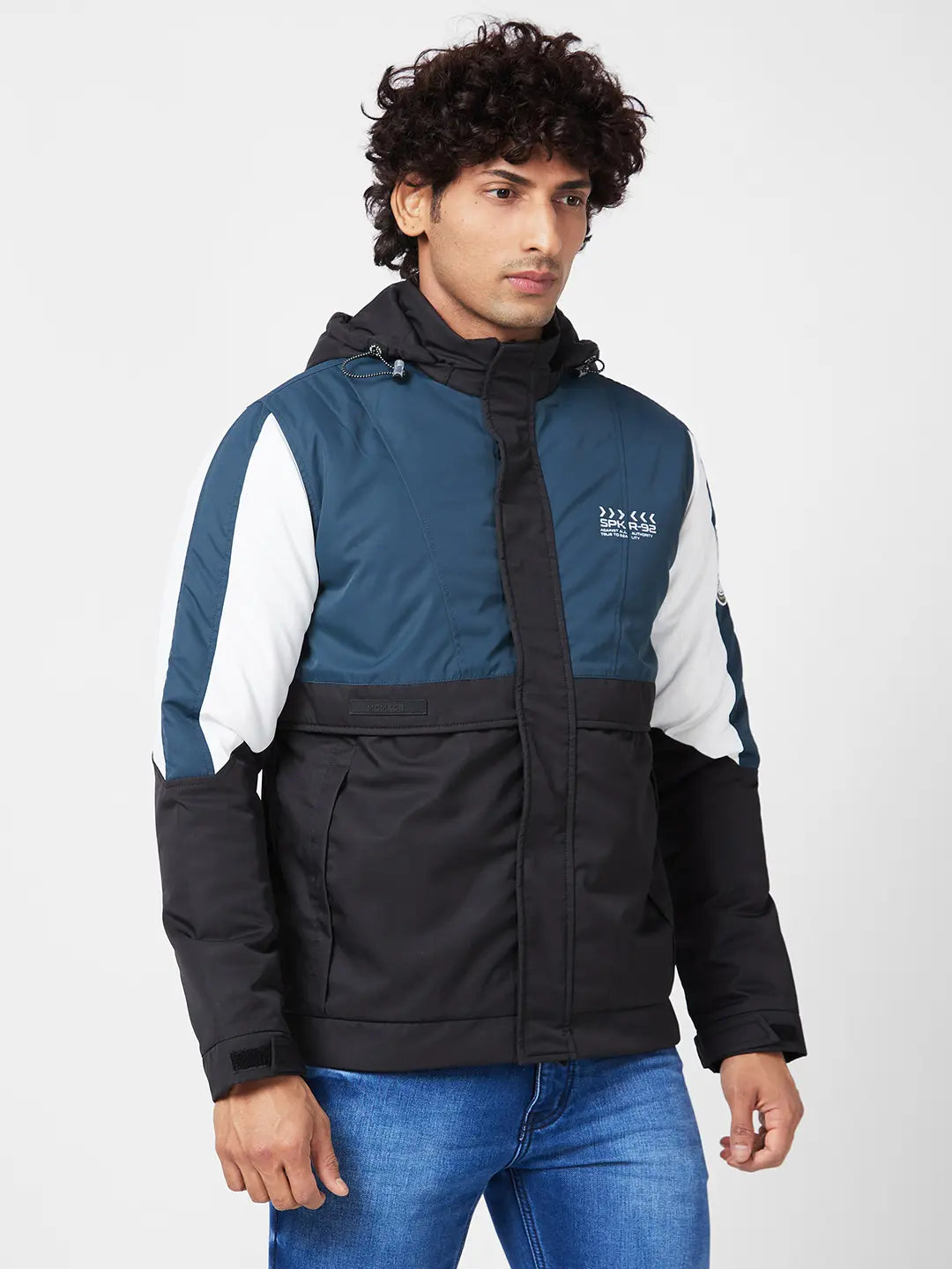 MEN'S SHELL COLOR BLOCKED JACKET WITH SLEEVE BADGE DETAIL.