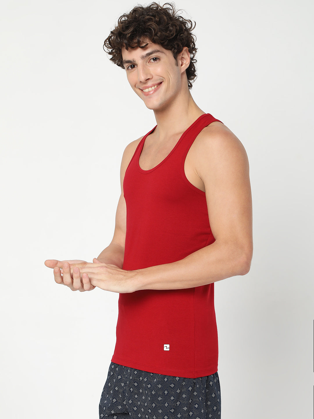 Men Maroon Cotton Blend Regular Fit Vest - Underjeans By Spykar