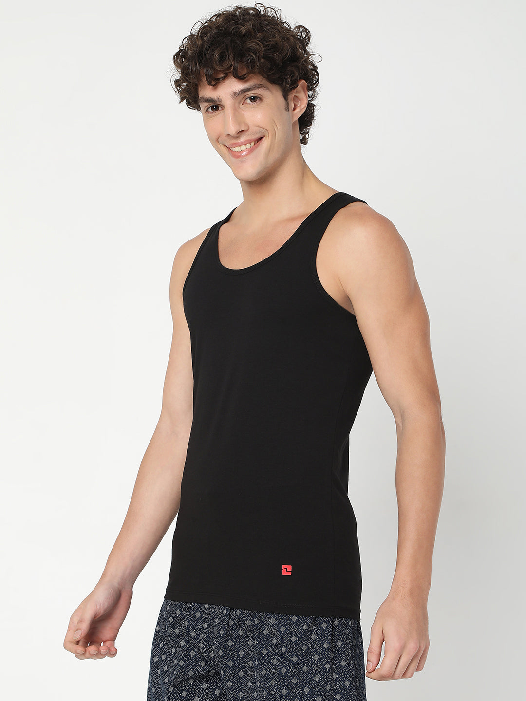 Men Black Cotton Blend Regular Fit Vest - Underjeans By Spykar