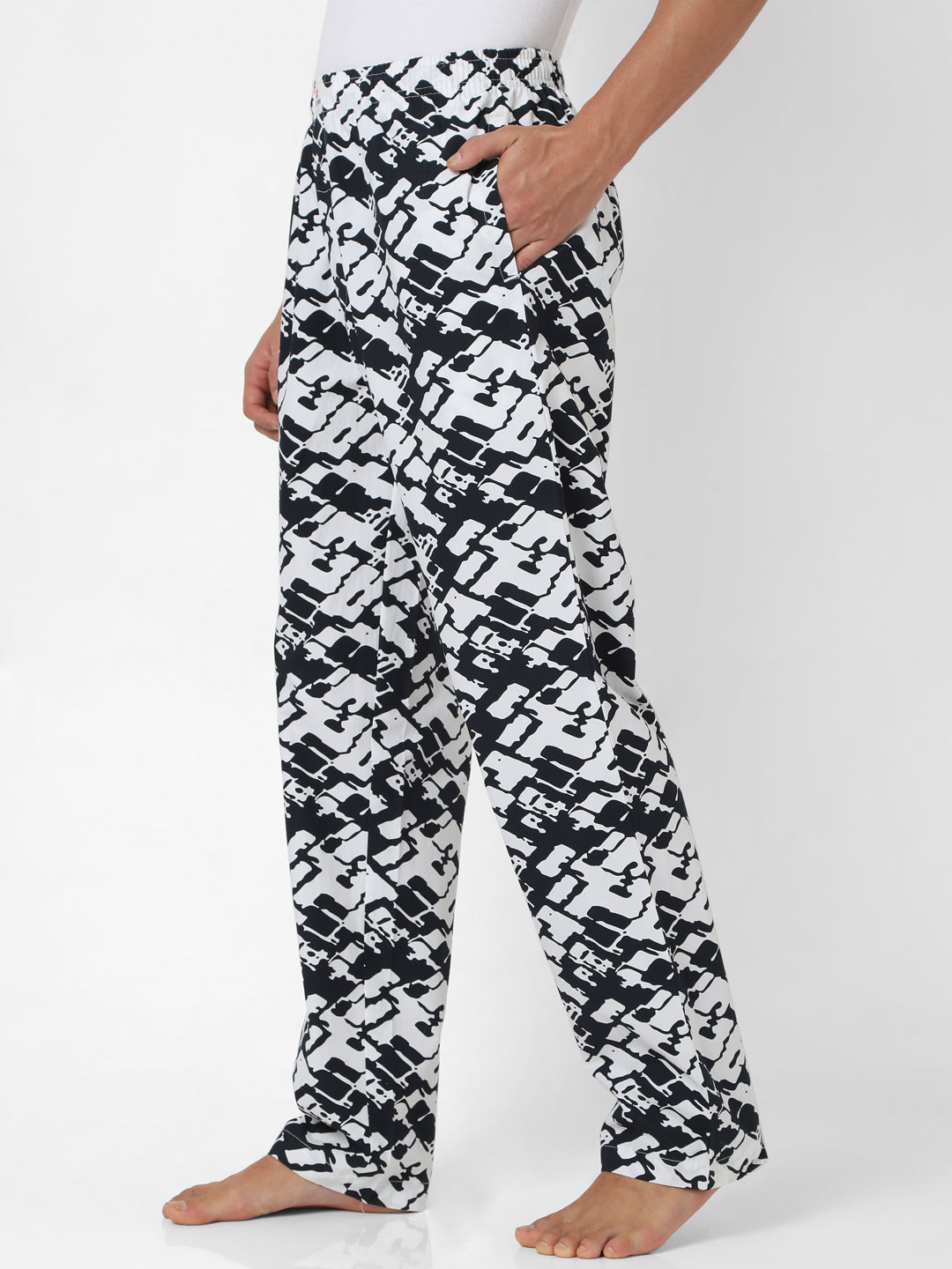 Men White & Dark Navy Cotton Printed Pyjama - Underjeans By Spykar