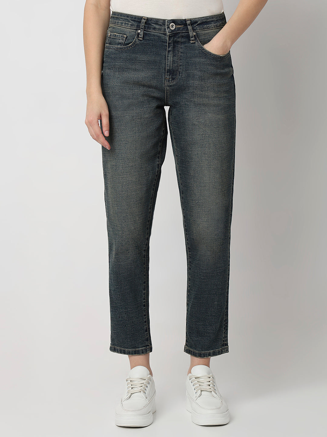Spykar Tinted Blue Mid Rise Mom Fit Casual Jeans For Women