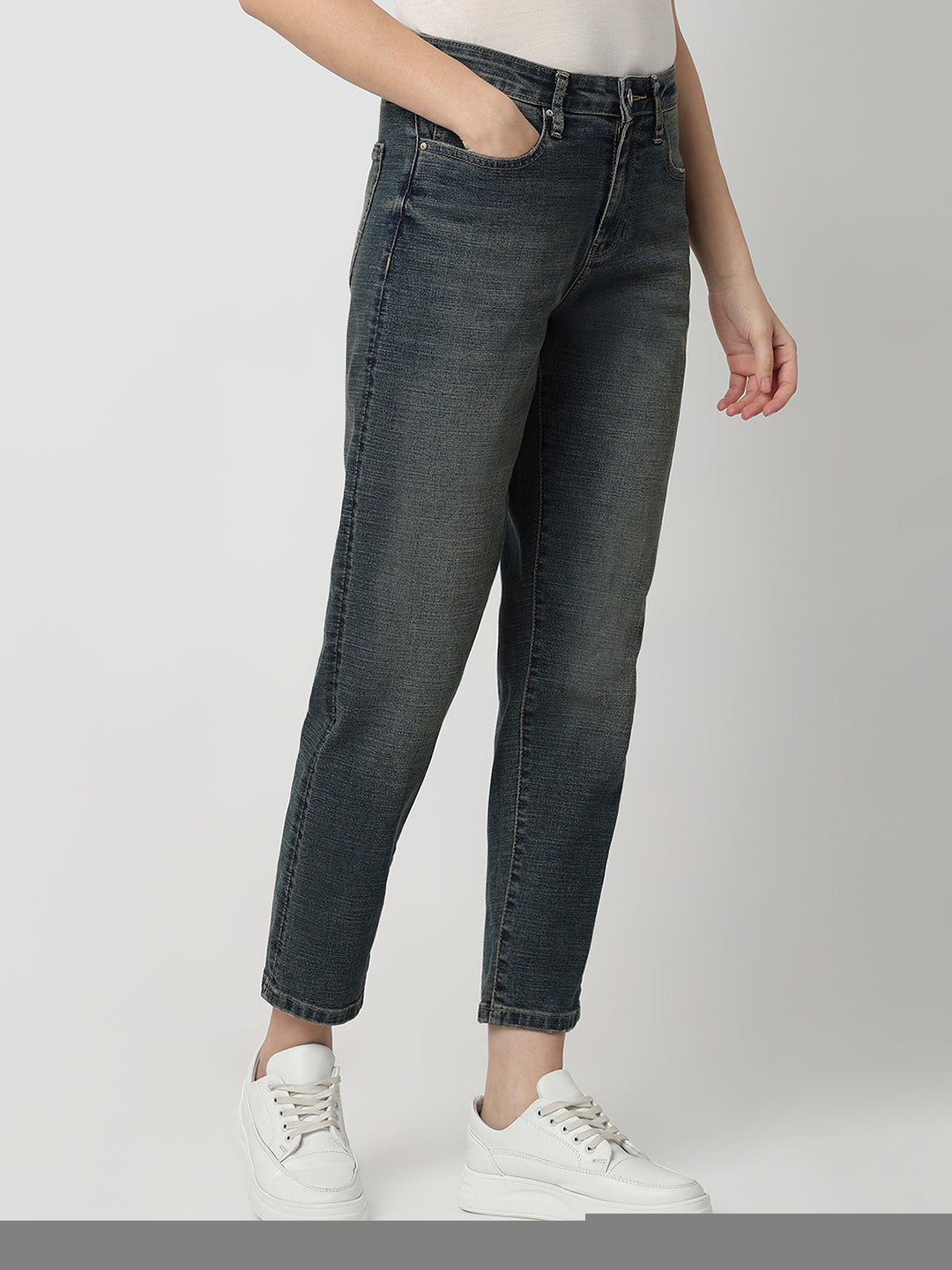 Spykar Tinted Blue Mid Rise Mom Fit Casual Jeans For Women