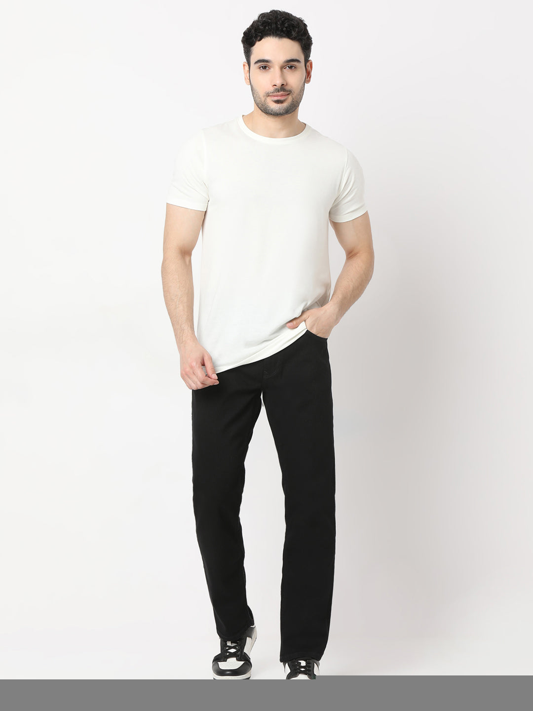 Spykar Black straight fit Mid Rise Jeans For Men