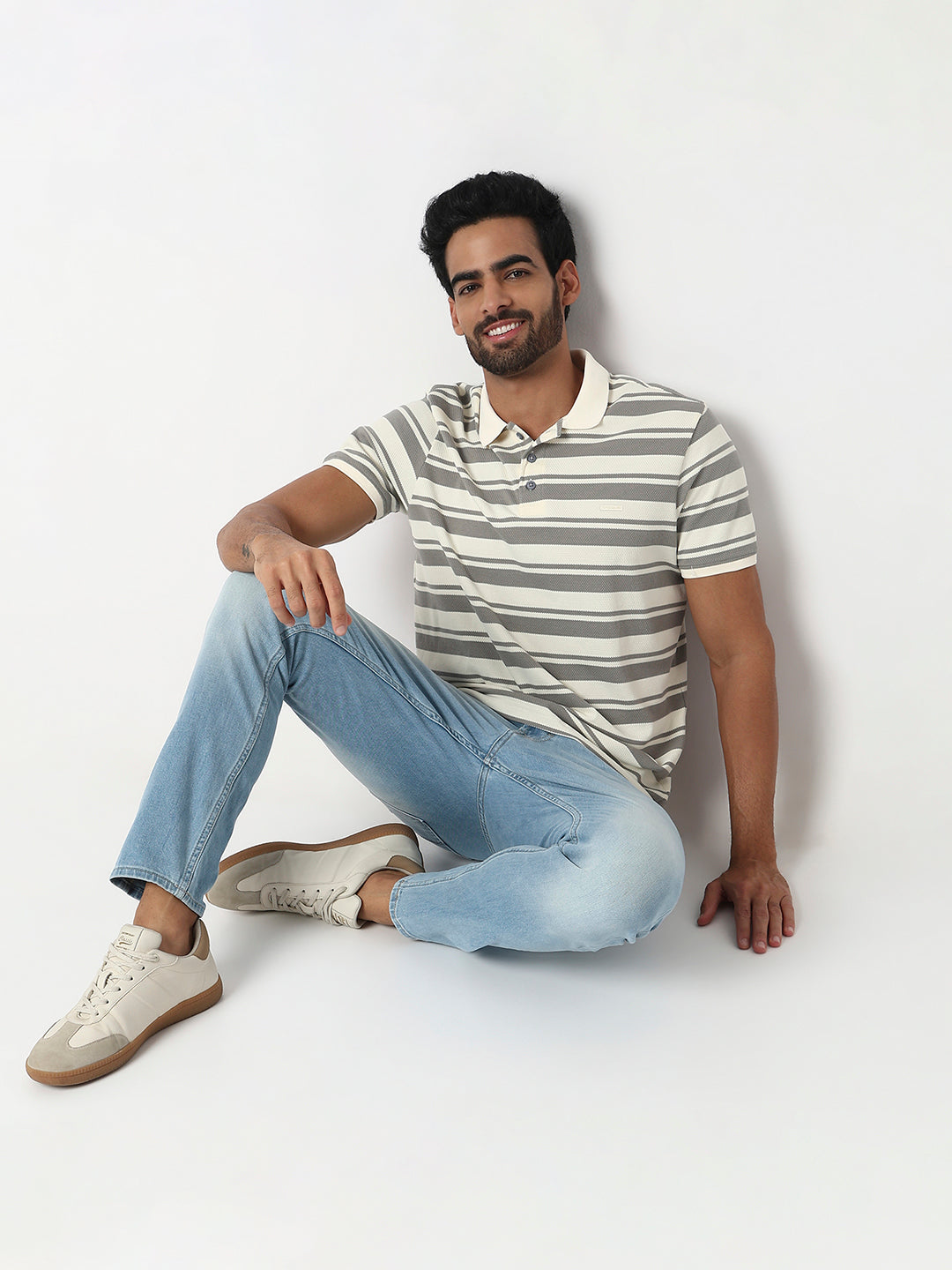 Spykar Grey Slim Fit Casual T-Shirts For Men