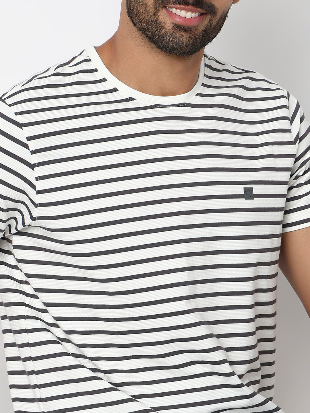 Spykar Grey Slim Fit Casual T-Shirts For Men
