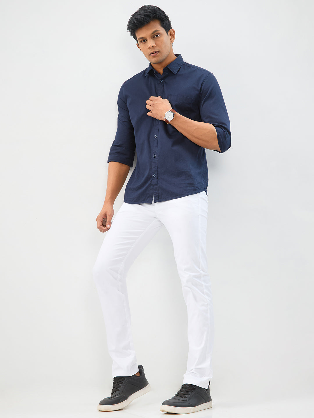 Spykar White Slim Fit Mid Rise Trousers For Men