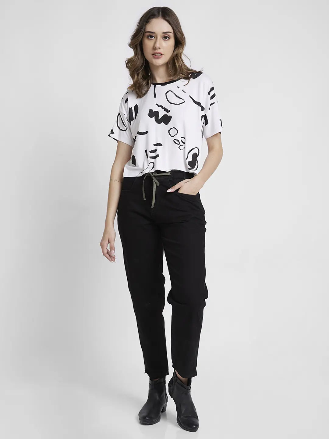 Women Black Cotton Mom Fit Ankle Length Clean Look Jeans -(Amora)