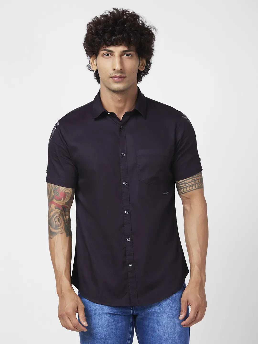 Spykar Men Deep Purple Dyed Regular Slim Fit Half Sleeve Casual Plain Shirt