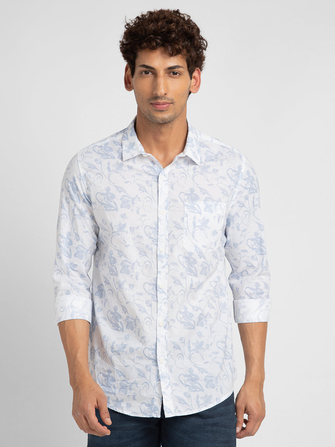 Spykar Men White Cotton Slim Fit Floral Print Shirt