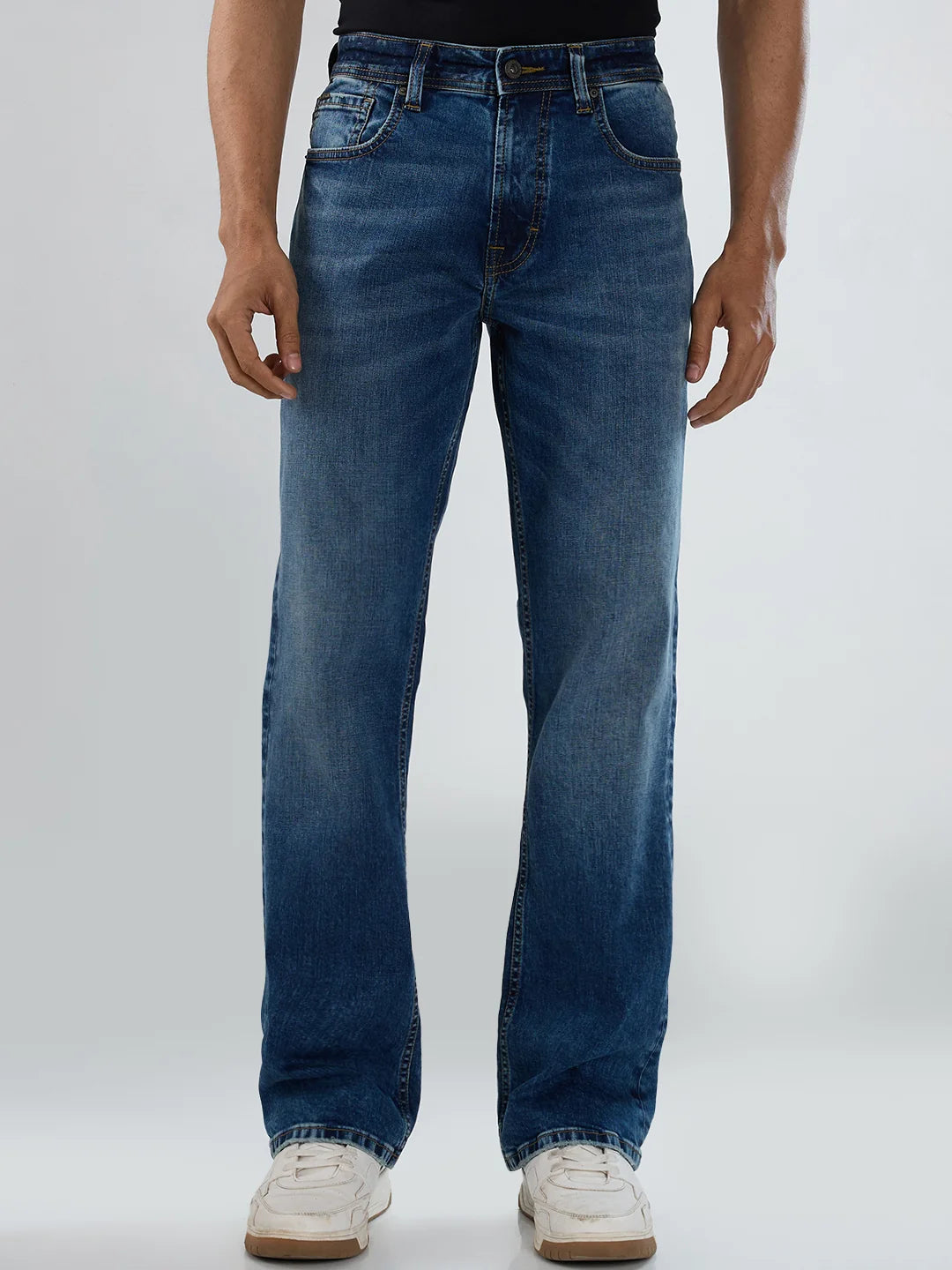Men Mid Blue Solid Regular Fit Mid Rise Jeans