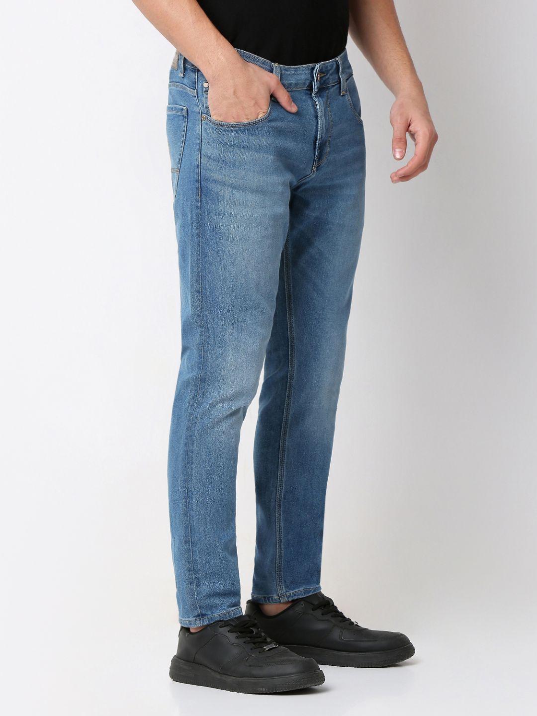 Spykar Slim Fit Light Fade Stretchable Jeans For Men