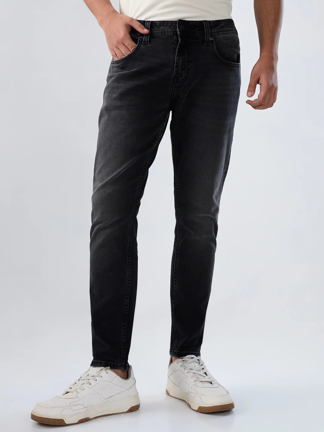 Men Black Solid Slim Fit Mid Rise Jeans