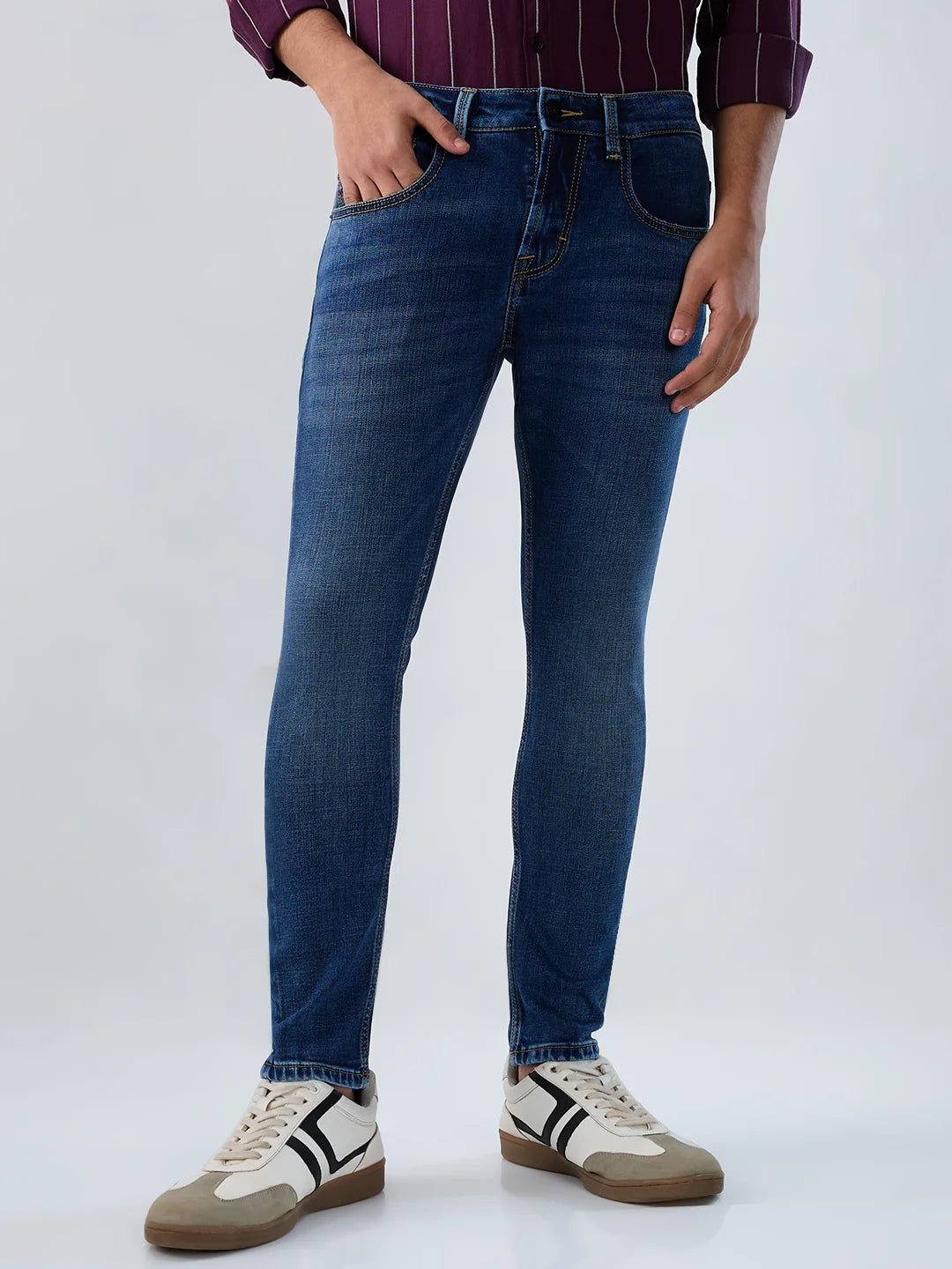 Men Mid Blue Solid Slim Fit Mid Rise Jeans