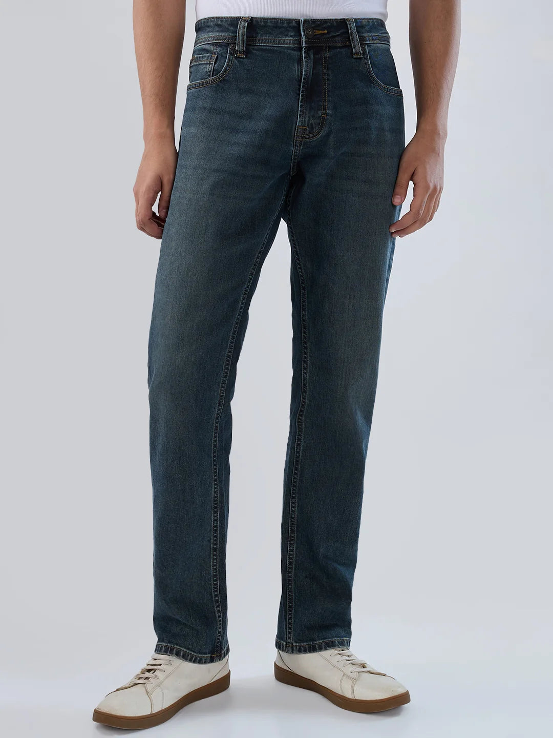 Men Vintage Brown Solid Comfort Fit Mid Rise Jeans