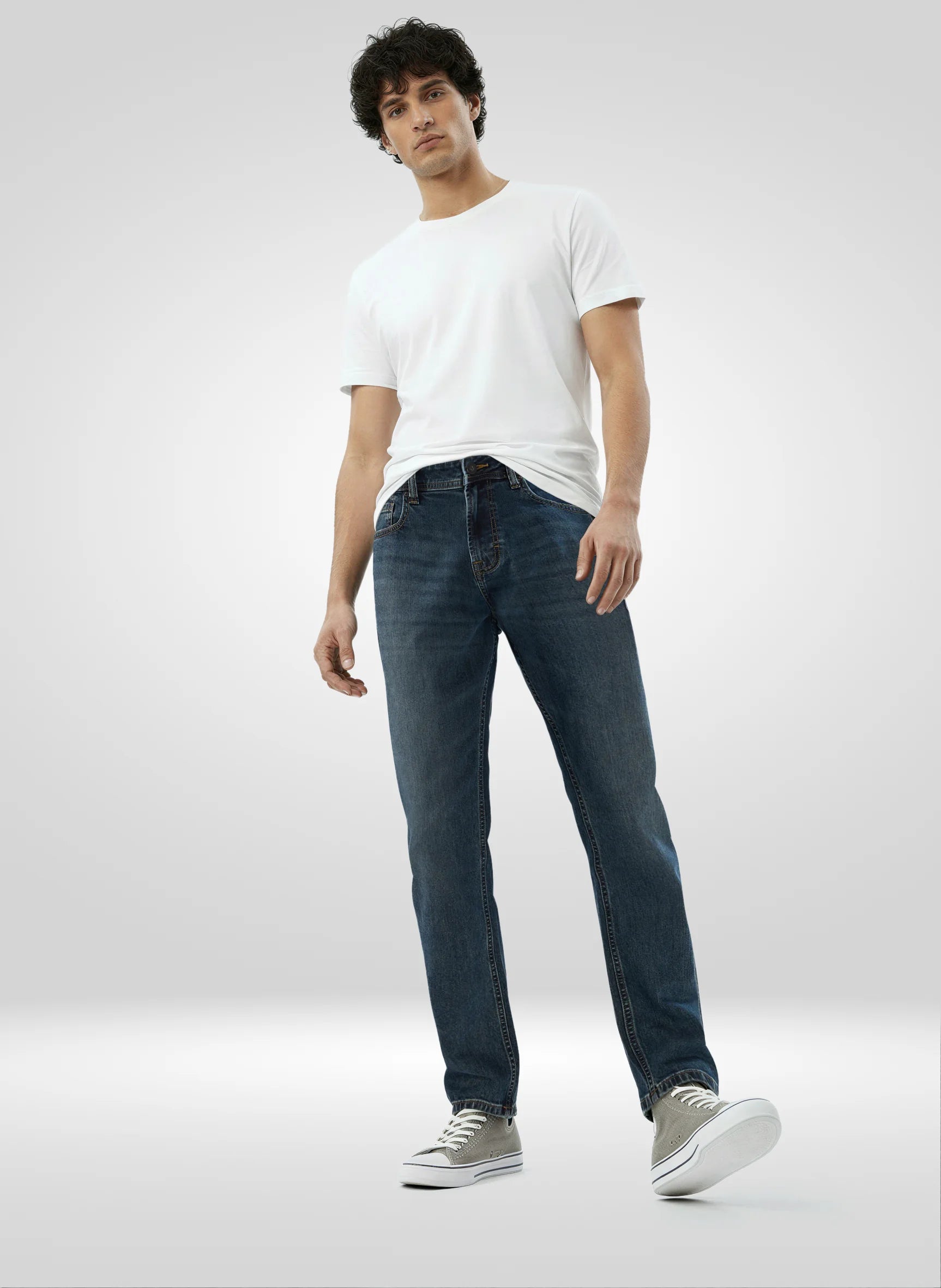 Men Vintage Brown Solid Comfort Fit Mid Rise Jeans