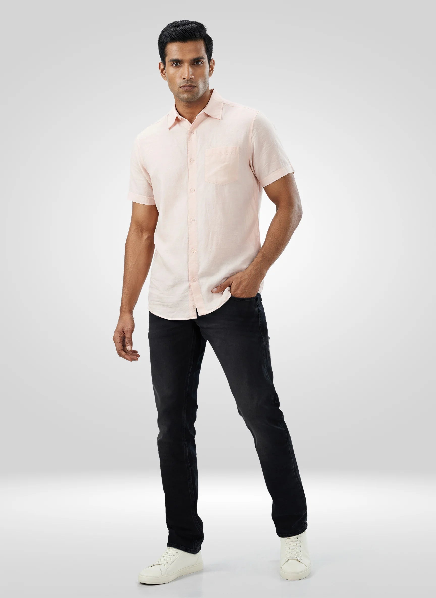 Men Black Solid Regular Fit Mid Rise Jeans