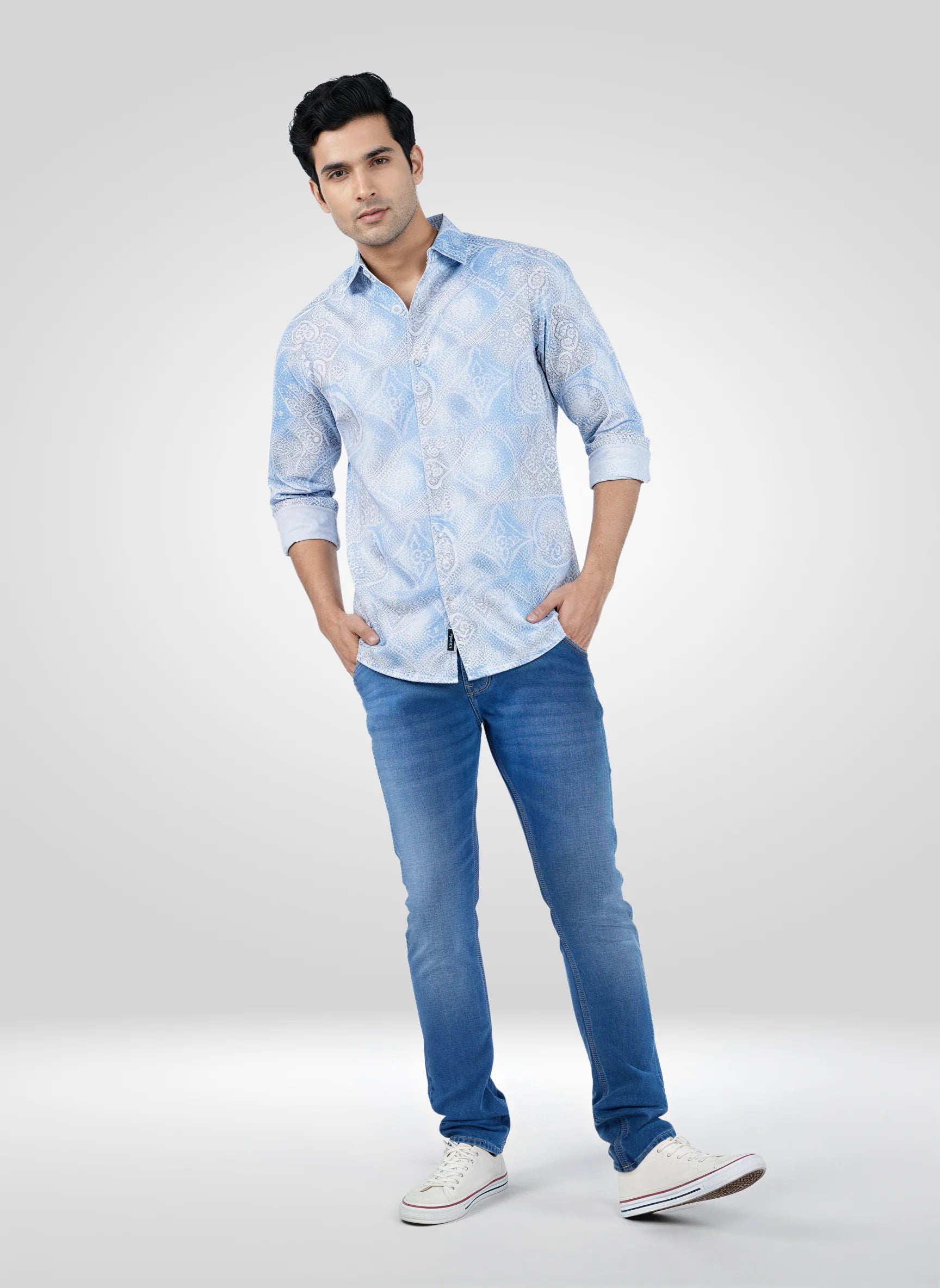 Men Mid Blue Solid Slim Fit Low Rise Jeans