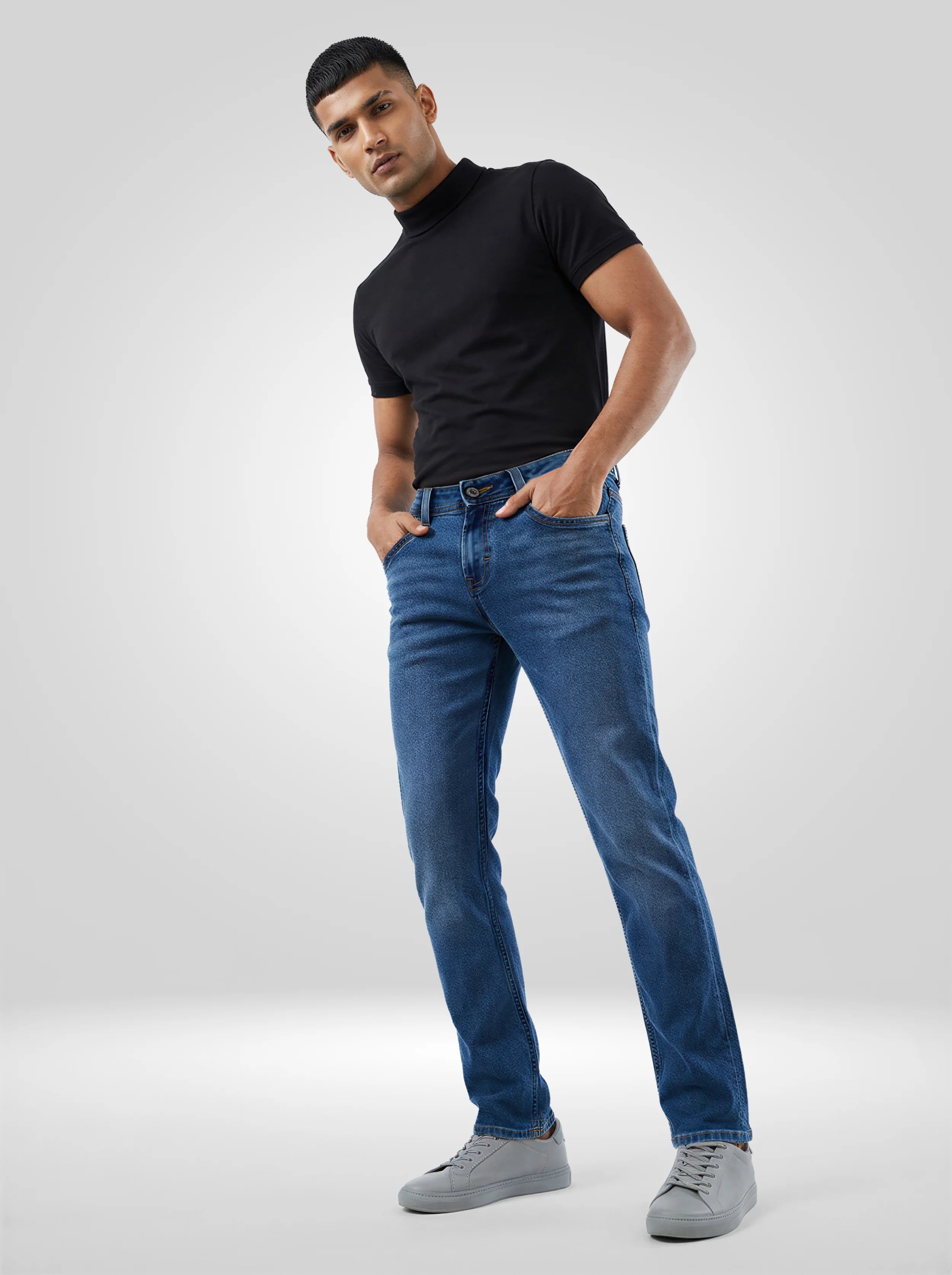Men Mid Blue Solid Slim Fit Low Rise Jeans