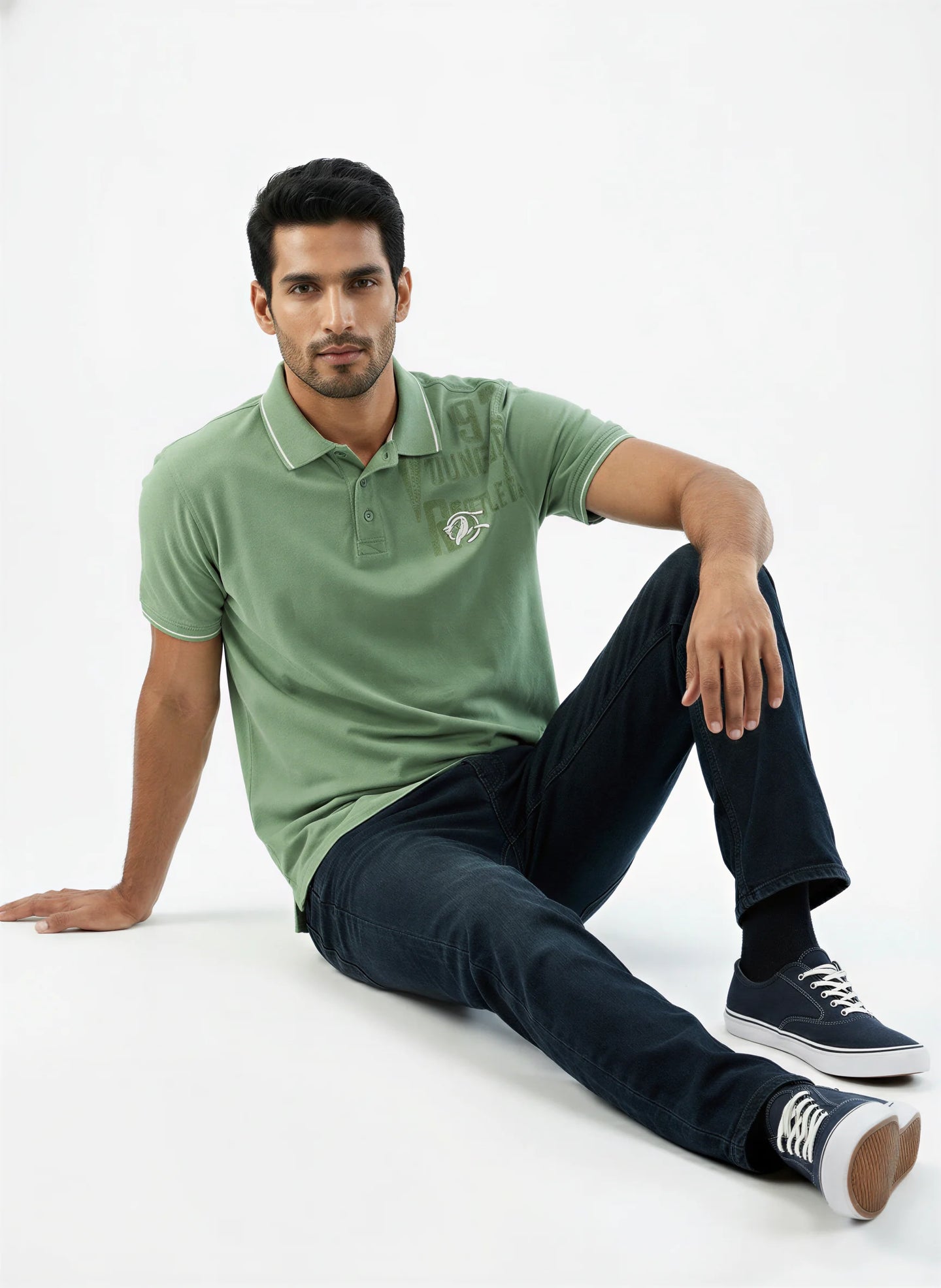 Men T-Shirt Solid Green Regular Fit