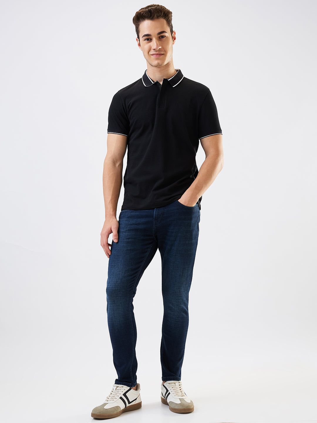 Spykar Black Slim Fit Solid Half Sleeve T-Shirt For Men