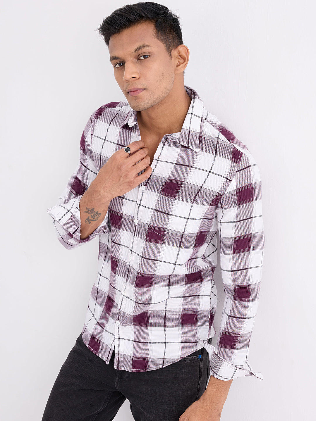 Spykar Plum Red Slim Fit Casual Shirts For Men