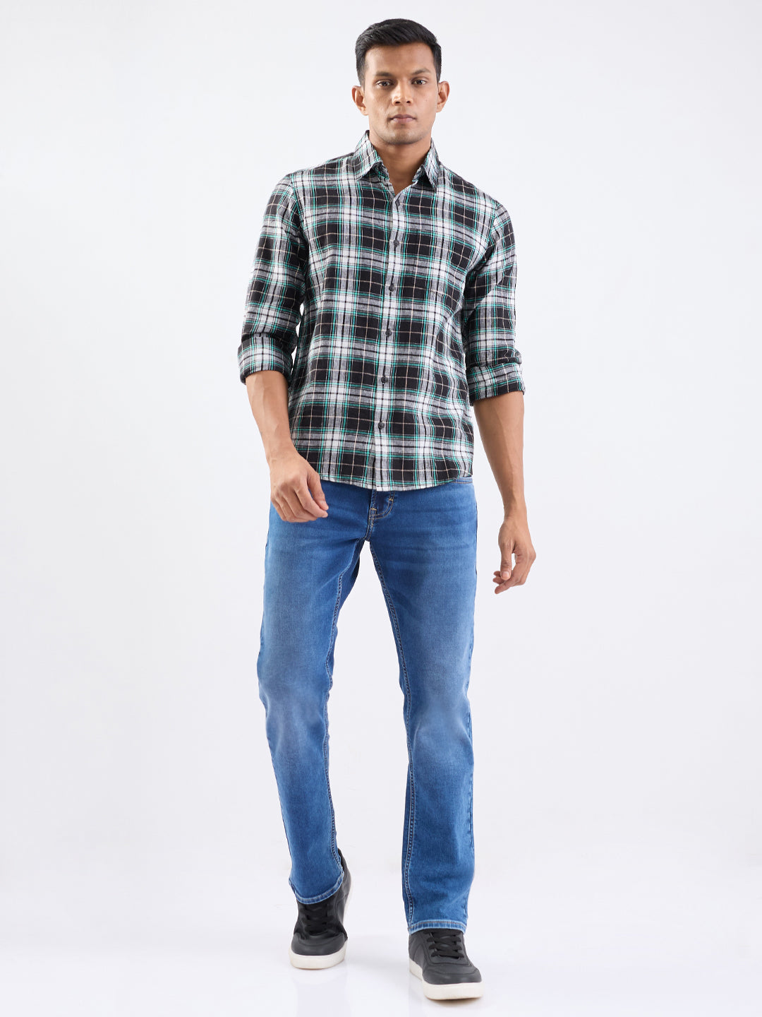 Spykar Jet Black Slim Fit Casual Shirts For Men
