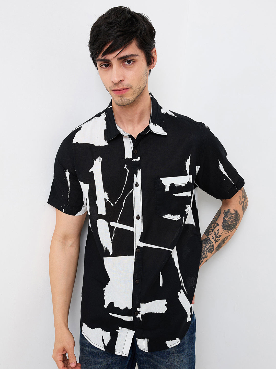 Spykar Black Slim Fit Printed Half Sleeve Shirt For Men