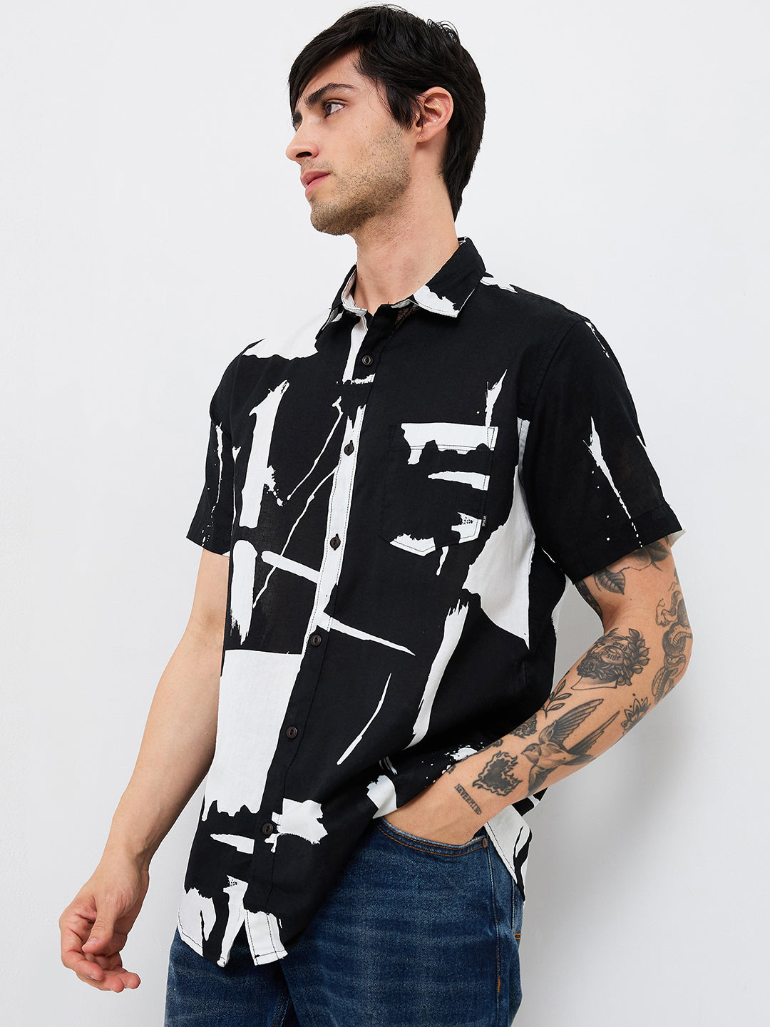 Spykar Black Slim Fit Printed Half Sleeve Shirt For Men