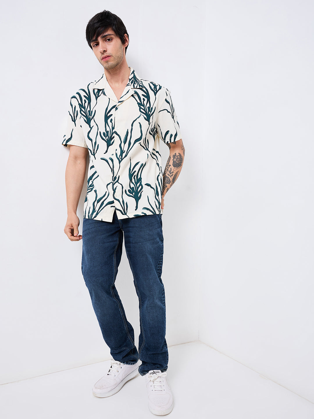 Spykar Green Relaxed Fit Printed Half Sleeve Shirt For Men