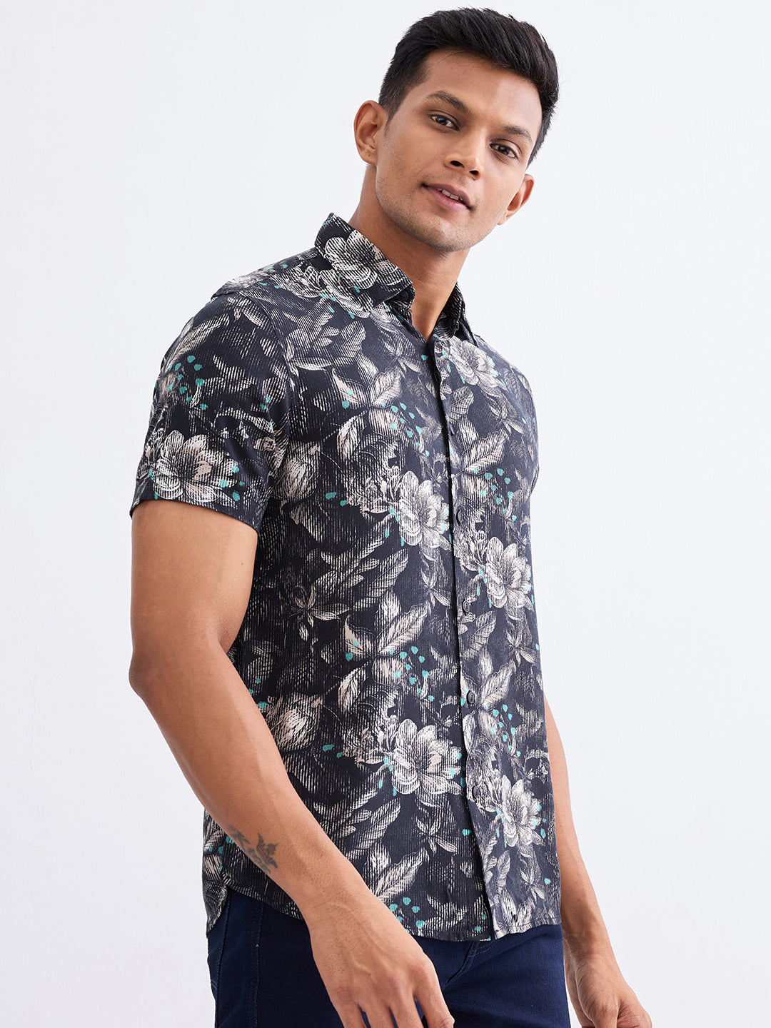 Spykar Black Slim Fit Casual Shirts For Men