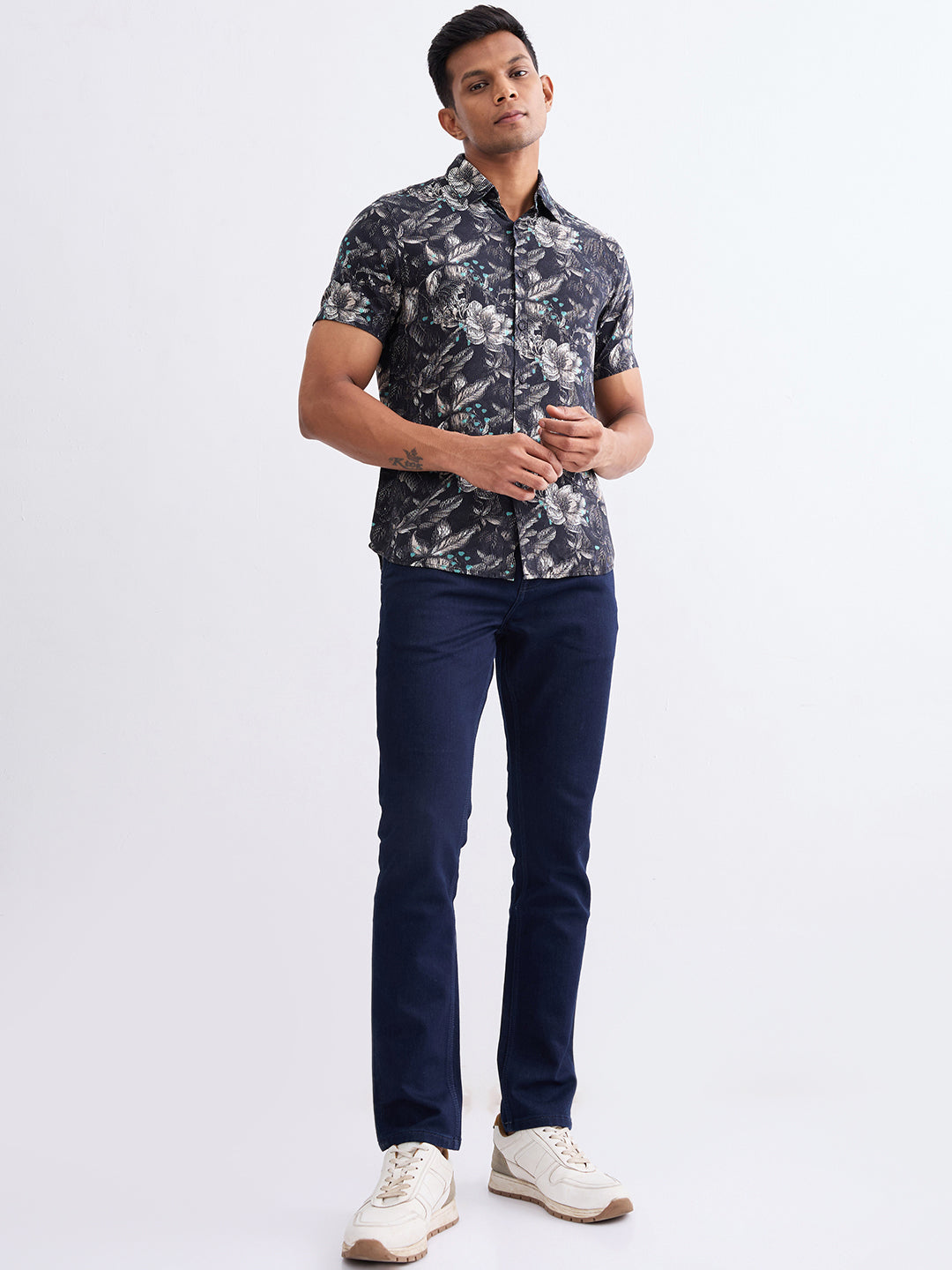Spykar Black Slim Fit Casual Shirts For Men