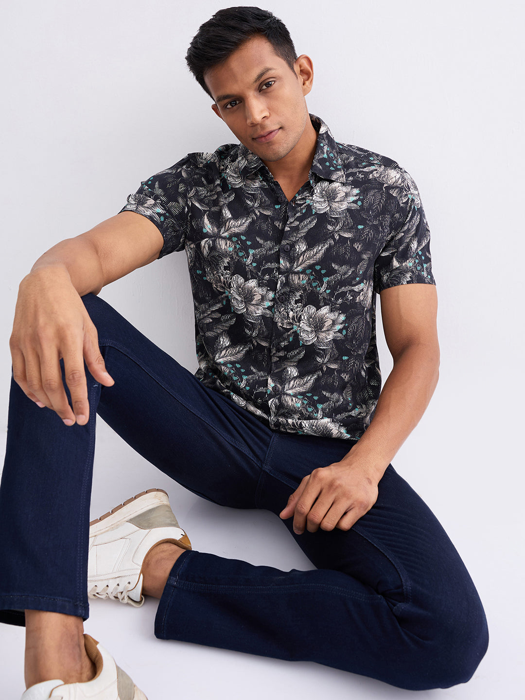 Spykar Black Slim Fit Casual Shirts For Men