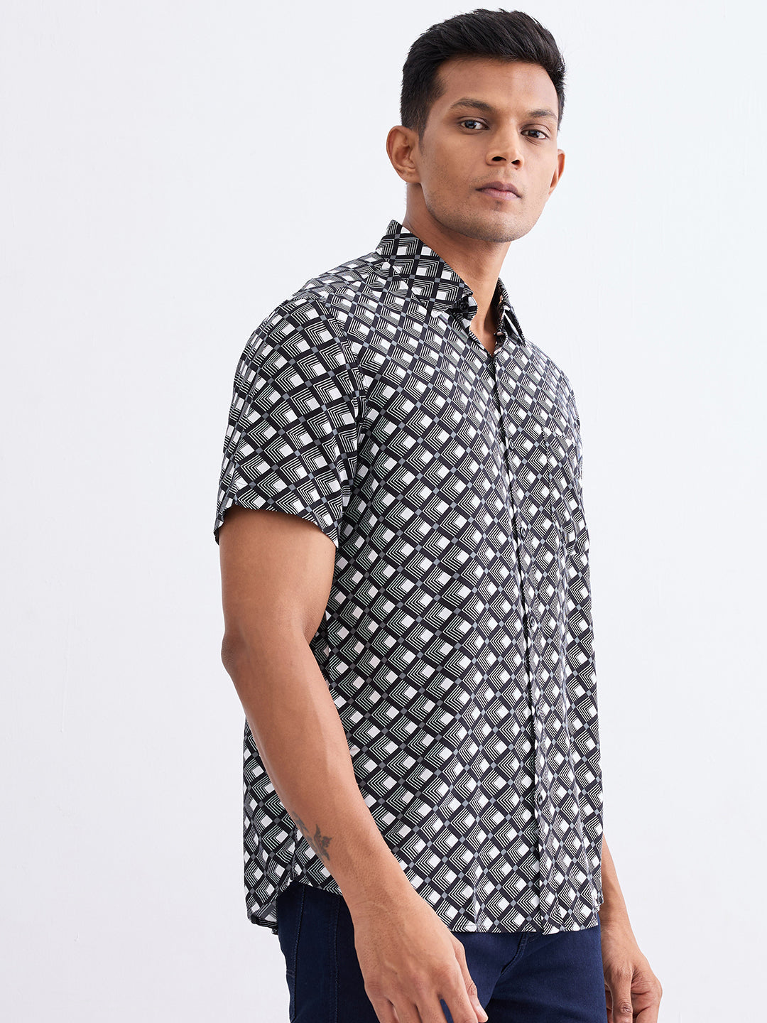 Spykar Black Slim Fit Casual Shirts For Men