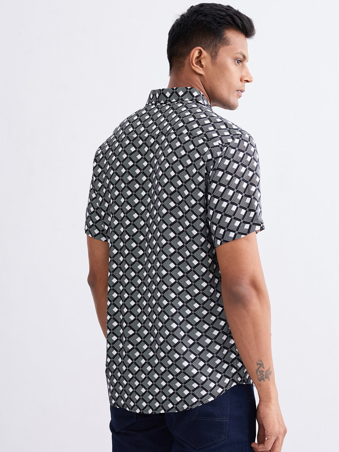 Spykar Black Slim Fit Casual Shirts For Men