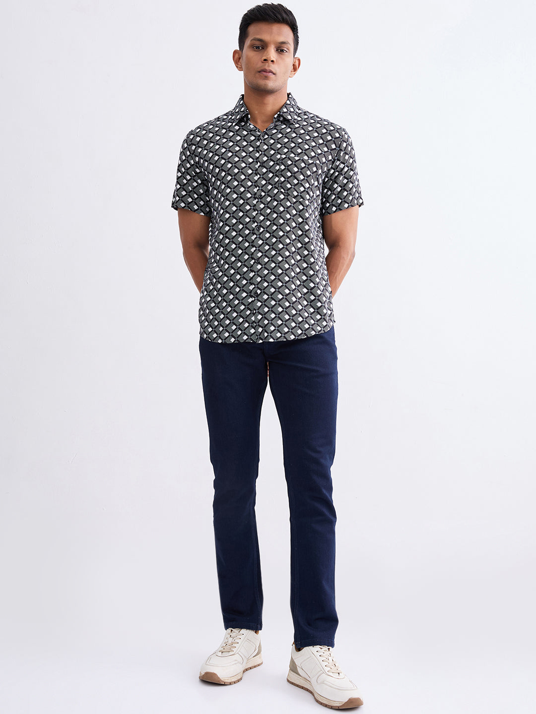Spykar Black Slim Fit Casual Shirts For Men