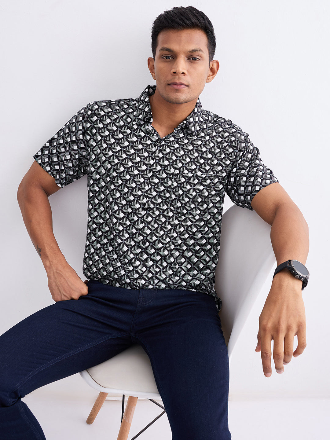 Spykar Black Slim Fit Casual Shirts For Men