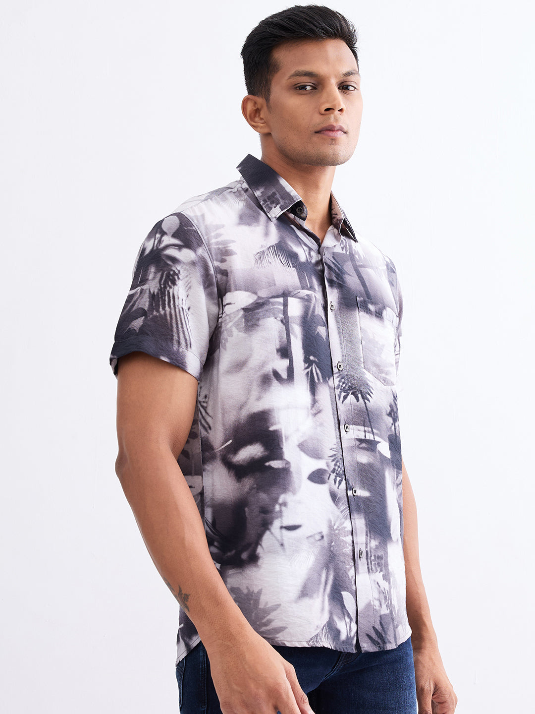 Spykar Black Slim Fit Casual Shirts For Men