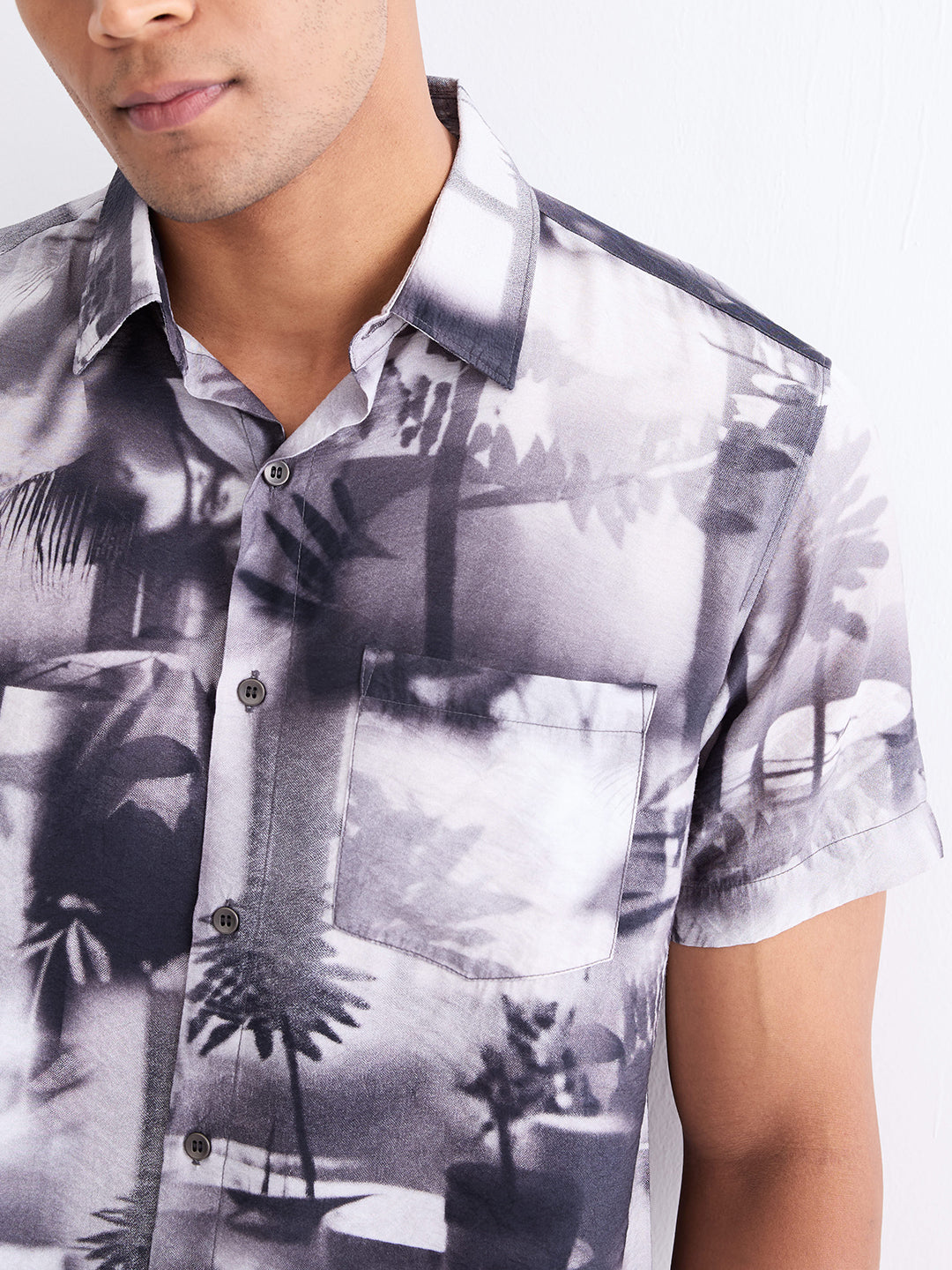 Spykar Black Slim Fit Casual Shirts For Men