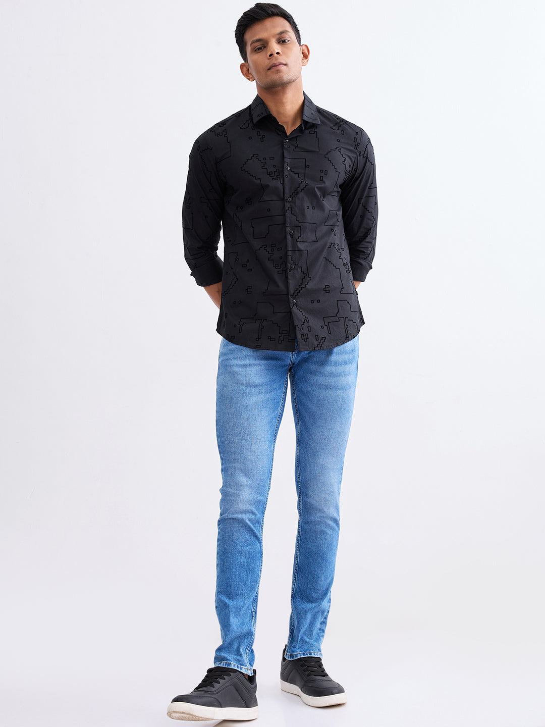 Spykar Black Slim Fit Casual Shirts For Men