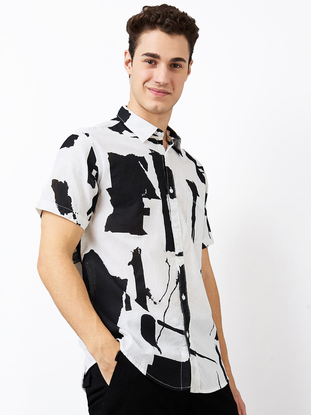 Spykar White Slim Fit Printed Half Sleeve Shirt For Men