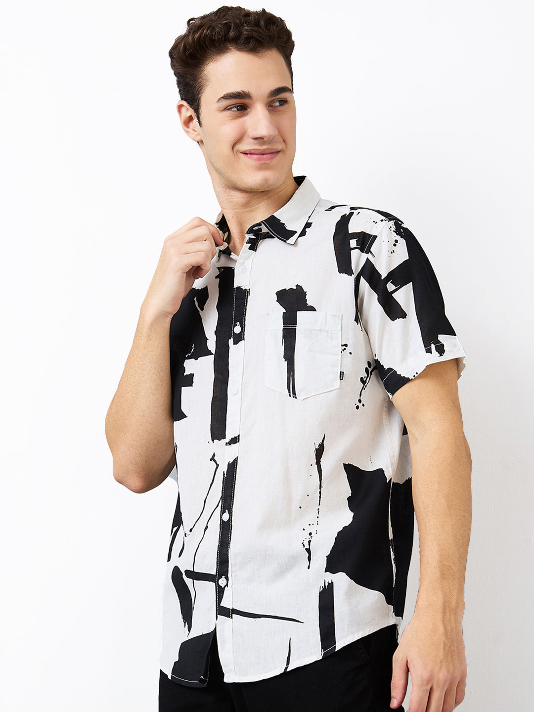 Men White Slim Fit Printed Half Sleeve Shirt