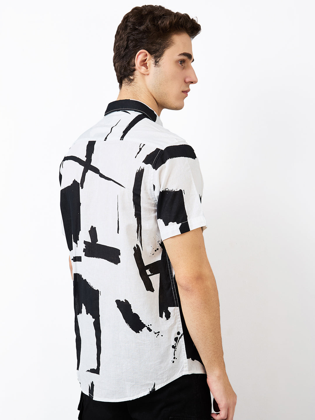 Men White Slim Fit Printed Half Sleeve Shirt