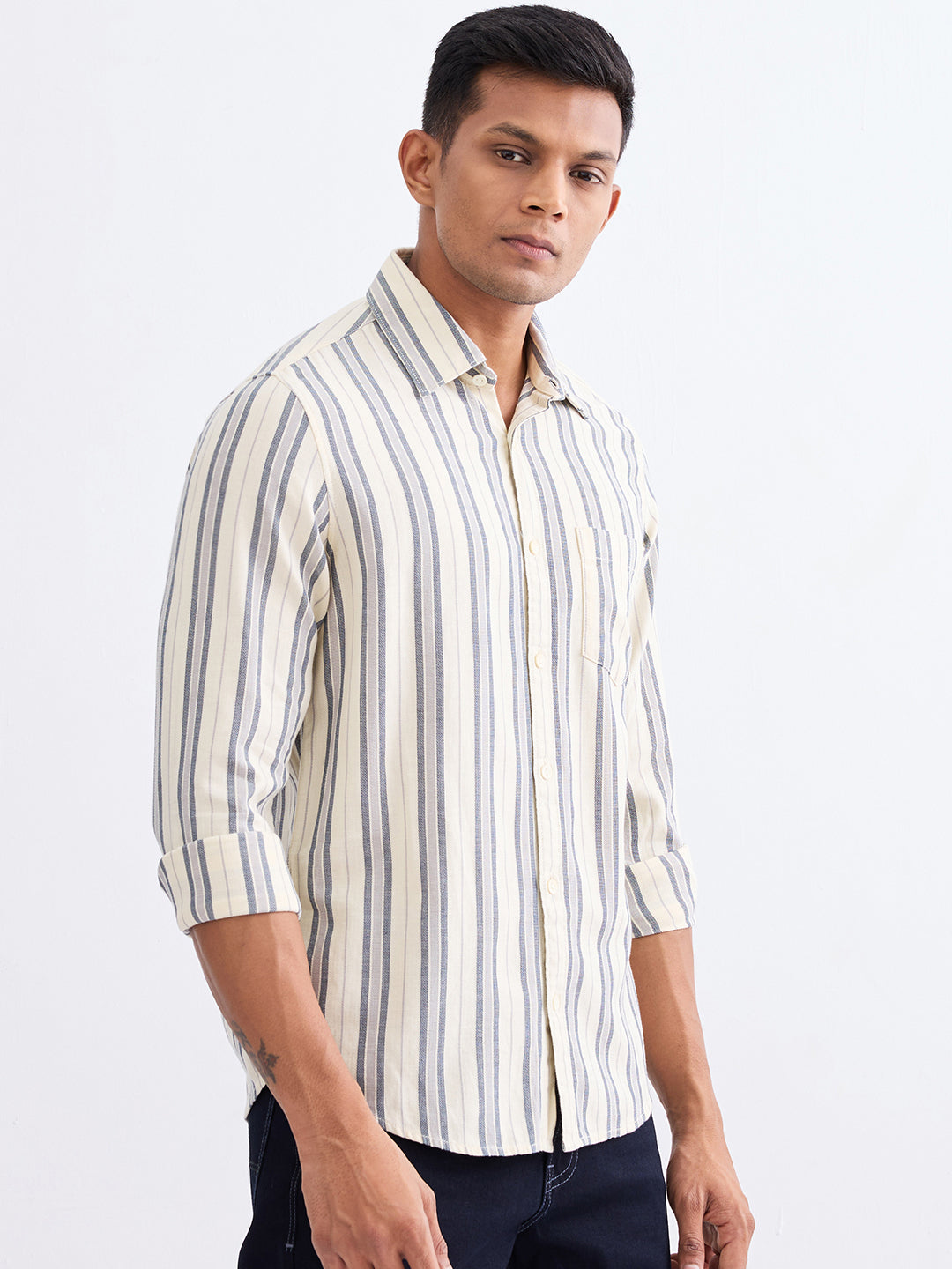 Spykar Iris Lilac Slim Fit Casual Shirts For Men