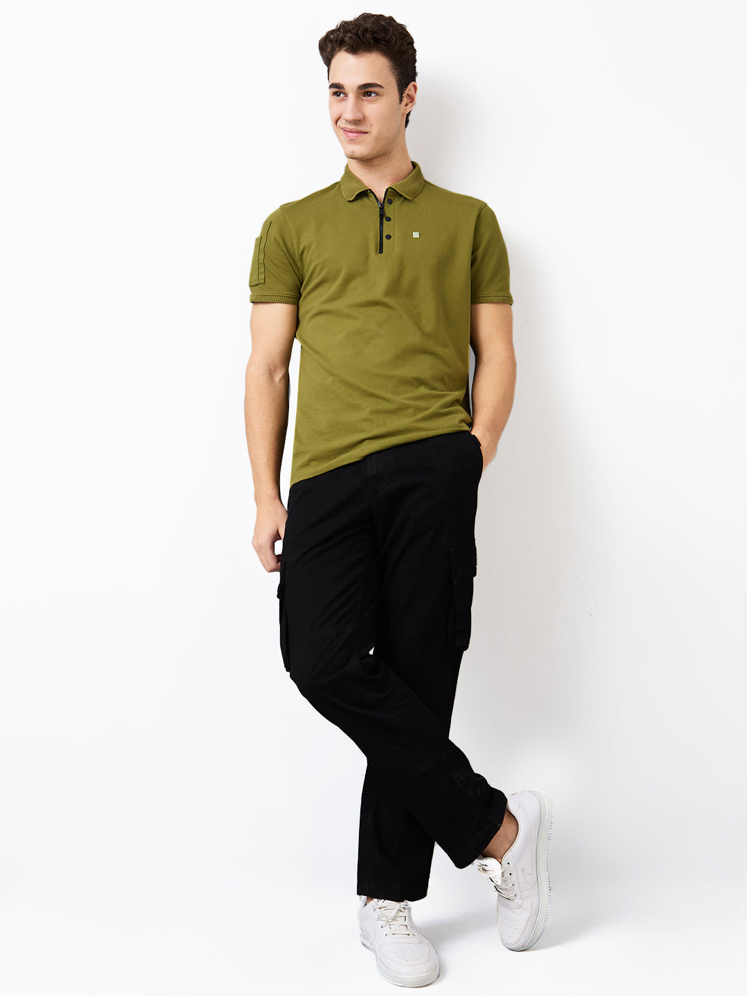 Spykar Black Straight Fit Mid Rise Cargo For Men